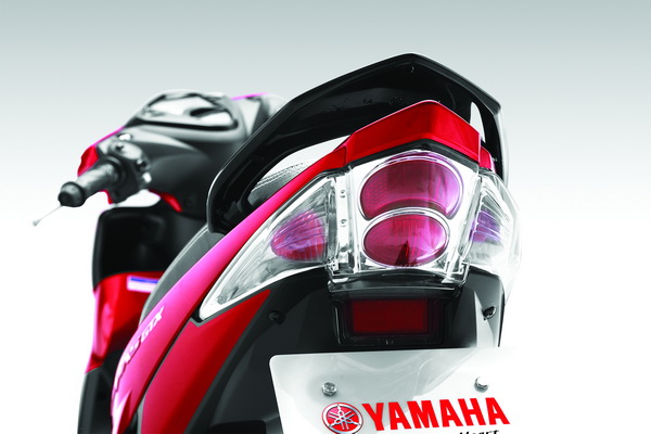 Yamaha công bố giá luvias fi 2015 - 2